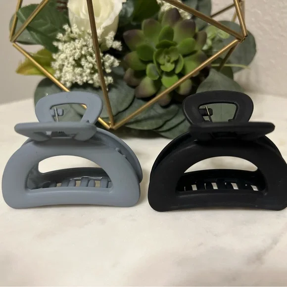 🍁 2 for $20 NEW plastic claw clips - Picture 1 of 3
